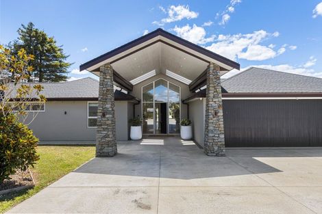 Photo of property in 8a Jelas Drive, Riverhead, Kumeu, 0892