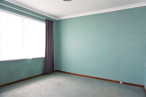 Photo of property in 32 Queenwood Road, Levin, 5510