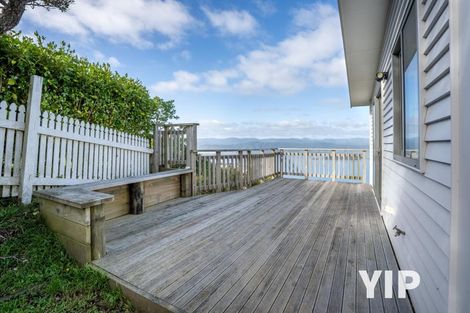 Photo of property in 4b Sunhaven Drive, Newlands, Wellington, 6037