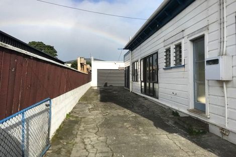 Photo of property in 17 Rua Street, Lyall Bay, Wellington, 6022