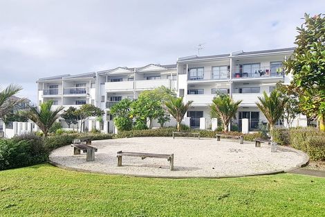 Photo of property in 1e/60 Masons Road, Oteha, Auckland, 0632