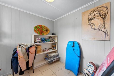 Photo of property in 27 Domain Crescent, Muriwai, Waimauku, 0881