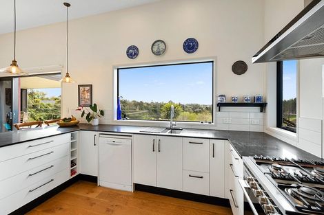 Photo of property in 9 Kapurau Lane, Merrilands, New Plymouth, 4312