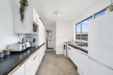 Photo of property in 2 Hadfield Place, Paraparaumu Beach, Paraparaumu, 5032