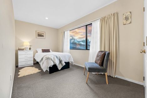 Photo of property in 1/46 Westpark Drive, West Harbour, Auckland, 0618