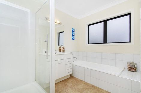 Photo of property in 189 Woodman Drive, Tawa, Wellington, 5028