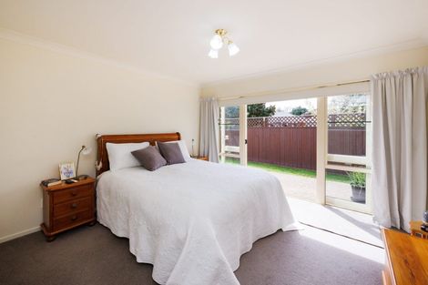 Photo of property in 5 Fountain Court, Palmerston North, 4410