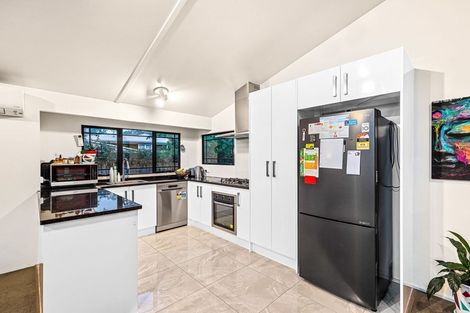 Photo of property in 19 Clover Drive, Henderson, Auckland, 0610