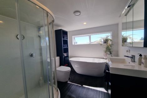 Photo of property in 33 Searells Road, Strowan, Christchurch, 8052