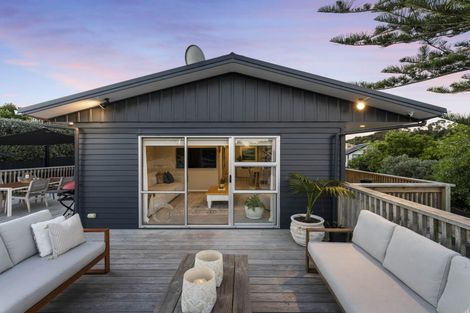 Photo of property in 21 Lowtherhurst Road, Massey, Auckland, 0614