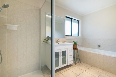 Photo of property in 29 Hugh Green Drive, Pinehill, Auckland, 0632