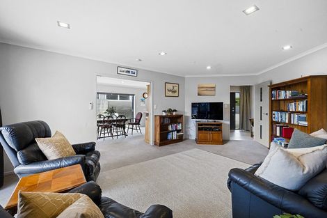 Photo of property in 11b Montrose Place, Highlands Park, New Plymouth, 4312
