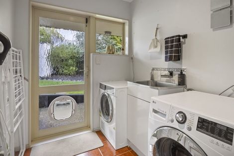 Photo of property in 1 Orlando Close, Frankleigh Park, New Plymouth, 4310
