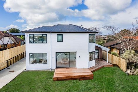 Photo of property in 20a Parramatta Place, Botany Downs, Auckland, 2010