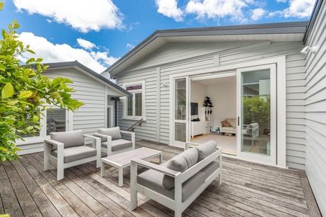 Photo of property in 136 Queen Street, Northcote Point, Auckland, 0627