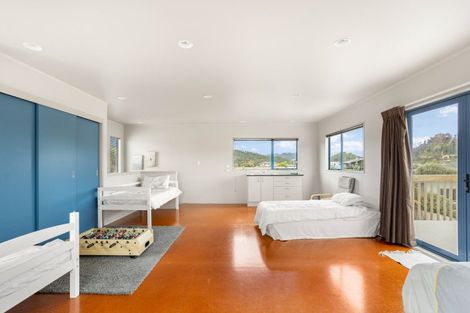 Photo of property in 15 The Crowsnest, Cooks Beach, Whitianga, 3591