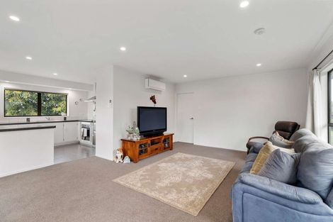 Photo of property in 13 Seaview Rise, Waiuku, 2123