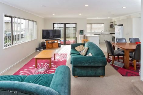 Photo of property in 71 Keri Vista Rise, Papakura, 2110