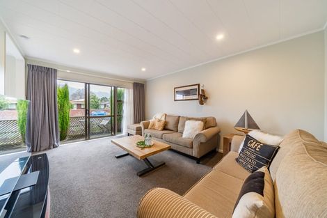 Photo of property in 48f2- Kowhai Avenue, Ebdentown, Upper Hutt, 5018