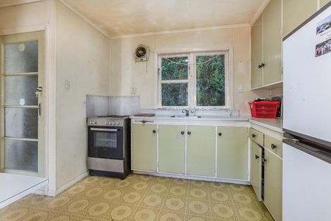 Photo of property in 141 Newlands Road, Newlands, Wellington, 6037