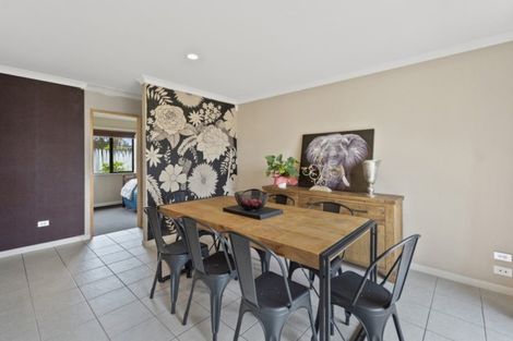 Photo of property in 16 Holford Place, Huntington, Hamilton, 3210