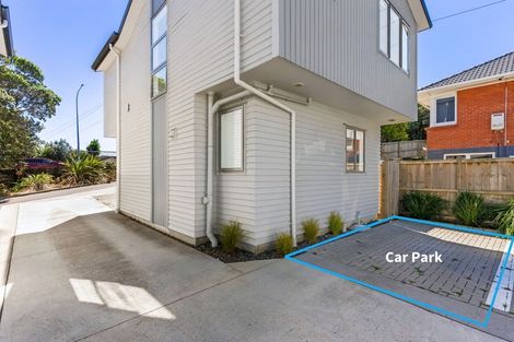 Photo of property in 423 Glenfield Road, Glenfield, Auckland, 0629