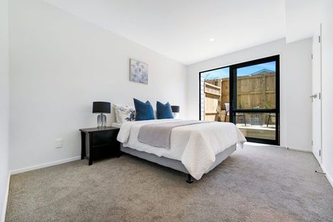 Photo of property in 11 Kayle Glen, West Harbour, Auckland, 0618