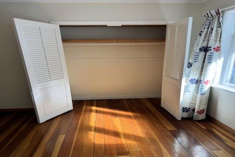 Photo of property in 190 Breaker Bay Road, Breaker Bay, Wellington, 6022