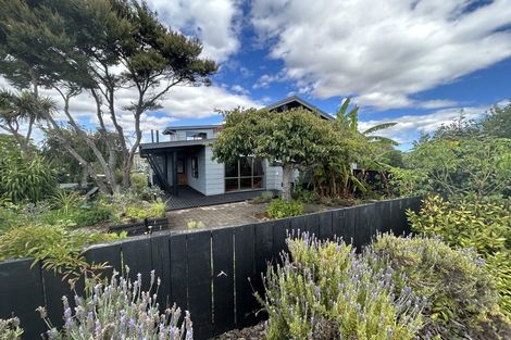 Photo of property in 1 Bay View Road, Raglan, 3225