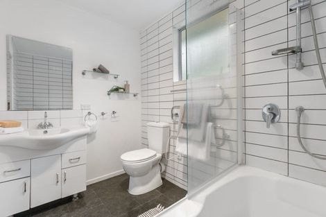 Photo of property in 24 Odin Place, Beach Haven, Auckland, 0626