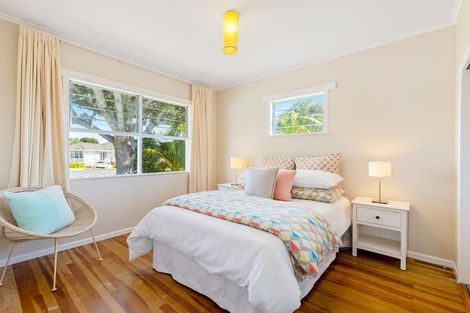 Photo of property in 15 Murray Road, Te Atatu Peninsula, Auckland, 0610