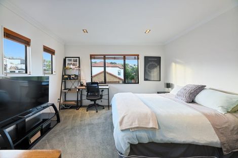 Photo of property in 19 South Kensington Way, Henderson, Auckland, 0612