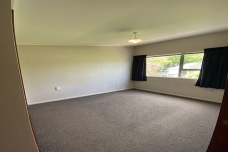 Photo of property in 21f7 Collins Avenue, Tawa, Wellington, 5028