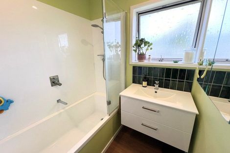 Photo of property in 2/4 Illana Place, Ranui, Auckland, 0612