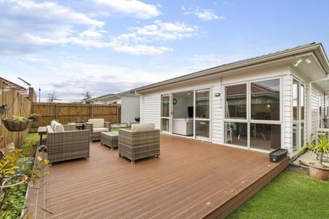 Photo of property in 92 Popokatea Drive, Takanini, 2112