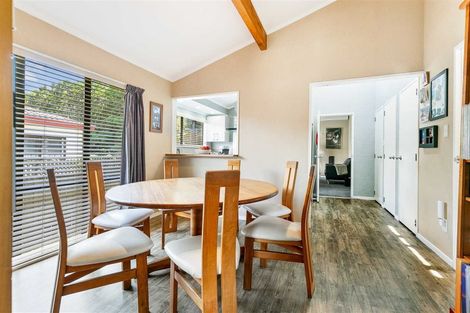 Photo of property in 77 Meadowvale Rise, Titirangi, Auckland, 0604