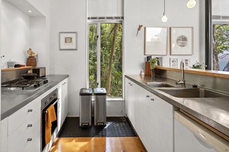 Photo of property in 36a Fortification Road, Karaka Bays, Wellington, 6022