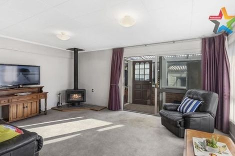 Photo of property in 5 Bird Grove, Stokes Valley, Lower Hutt, 5019