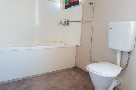 Photo of property in 3/4 Pomaria Road, Henderson, Auckland, 0610