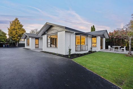 Photo of property in 5 Cricklewood Place, Avonhead, Christchurch, 8042