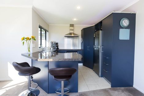 Photo of property in 50 King Charles Drive, Kingsley Heights, Upper Hutt, 5018