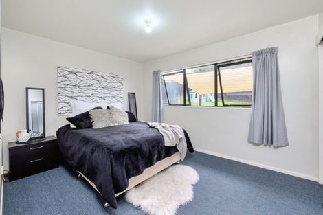 Photo of property in 15 Empressa Heights, Helensville, 0800