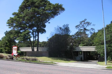 Photo of property in 1/56 Easton Park Parade, Glenfield, Auckland, 0629