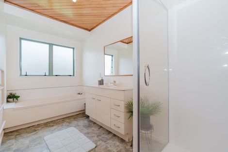 Photo of property in 5 Maahutaupeke Place, St Andrews, Hamilton, 3200