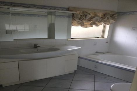 Photo of property in 17 Sea Vista Avenue, Beach Haven, Auckland, 0626