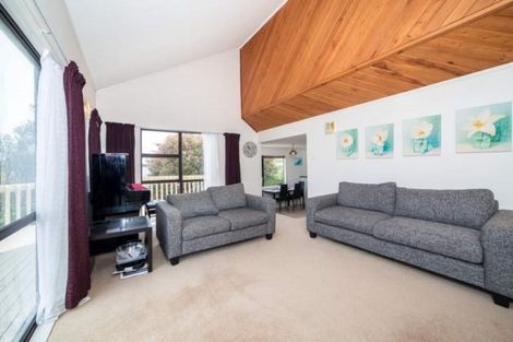 Photo of property in 386 Glenfield Road, Glenfield, Auckland, 0629