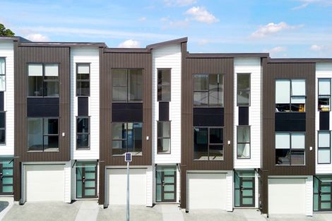 Photo of property in 3/105 Hobsonville Road, West Harbour, Auckland, 0618