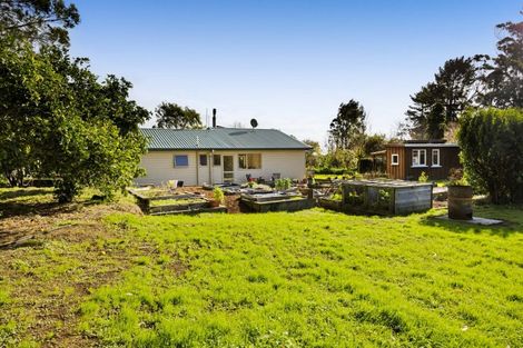 Photo of property in 164 Cross Road, Lepperton, New Plymouth, 4373