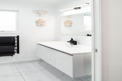 Photo of property in 18 Crosby Road, West Harbour, Auckland, 0618