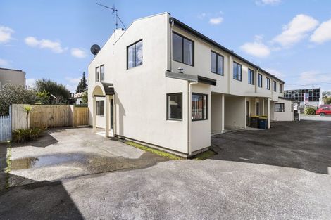 Photo of property in 2/89 Portage Road, New Lynn, Auckland, 0600